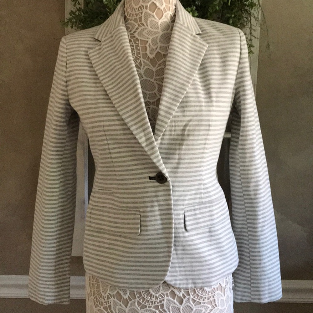 Gray and cream stripe tailored jacket size 2 NWT